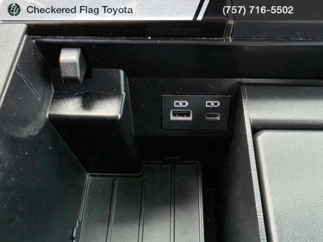 Used 2022 White Toyota SR5 image 37