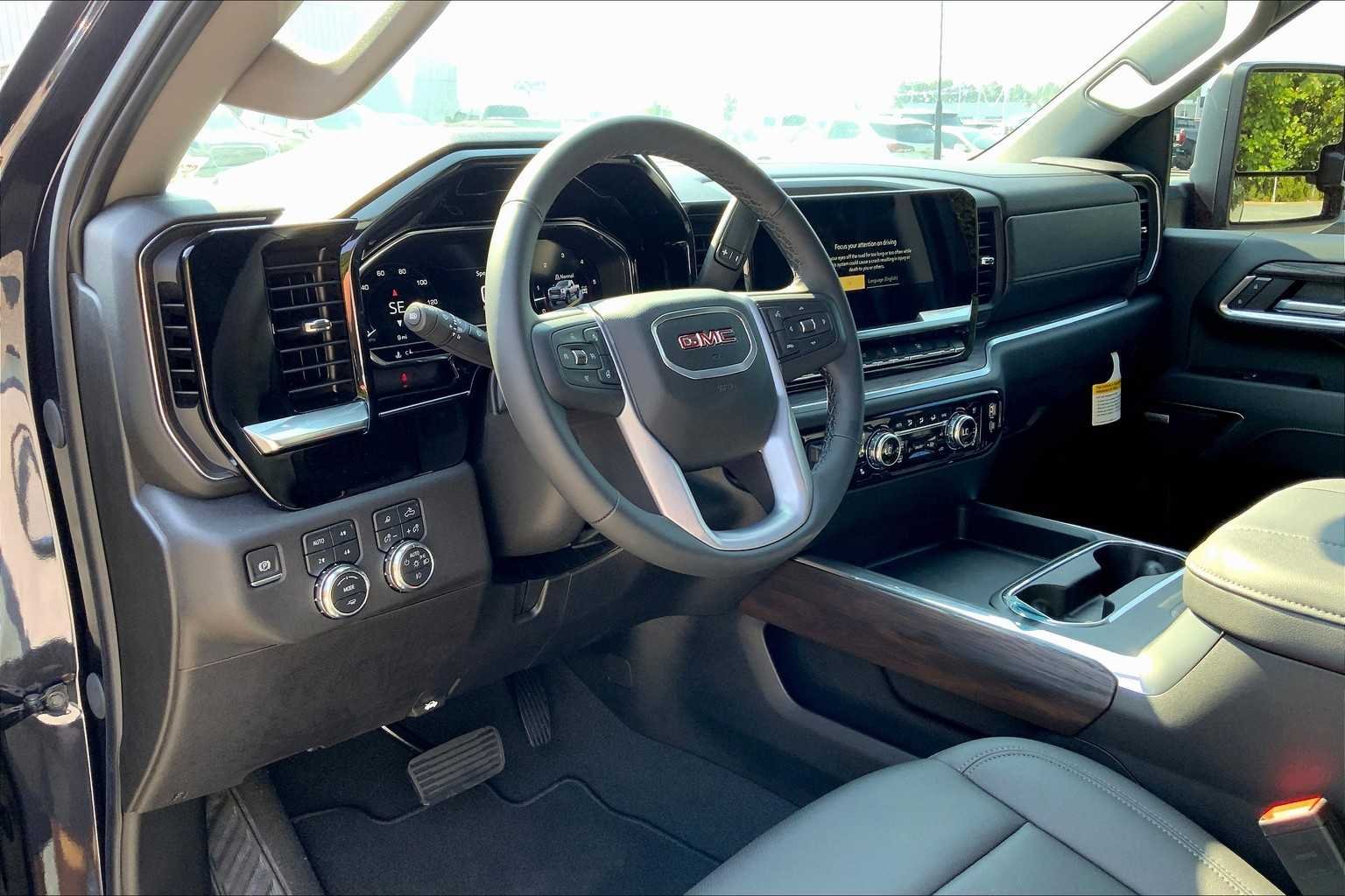 2025 GMC Sierra 3500HD SLT - Photo 8