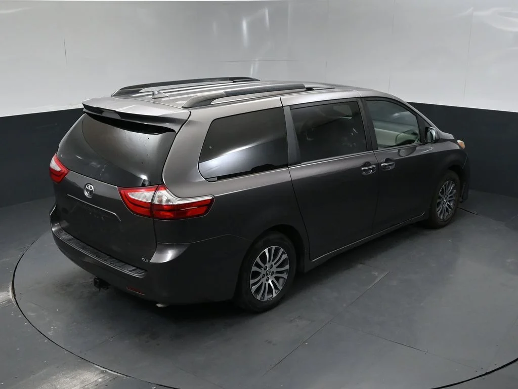 Used 2018 Gray Toyota XLE image 16