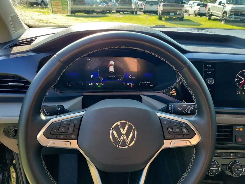 Used 2024 Deep Black Pearl Effect Volkswagen 1.5T SE image 19