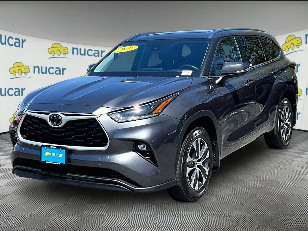 Used 2021 Gray Toyota XLE image 3