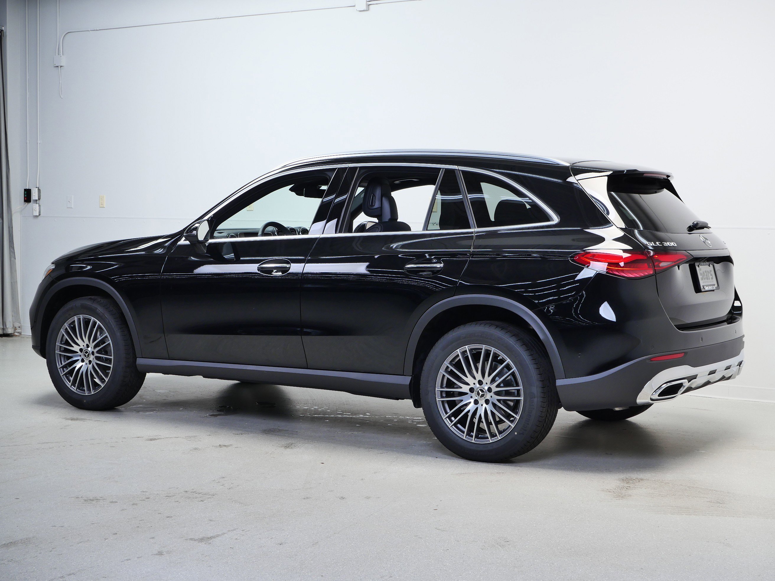 New 2026 Black Mercedes-Benz GLC 300 image 6