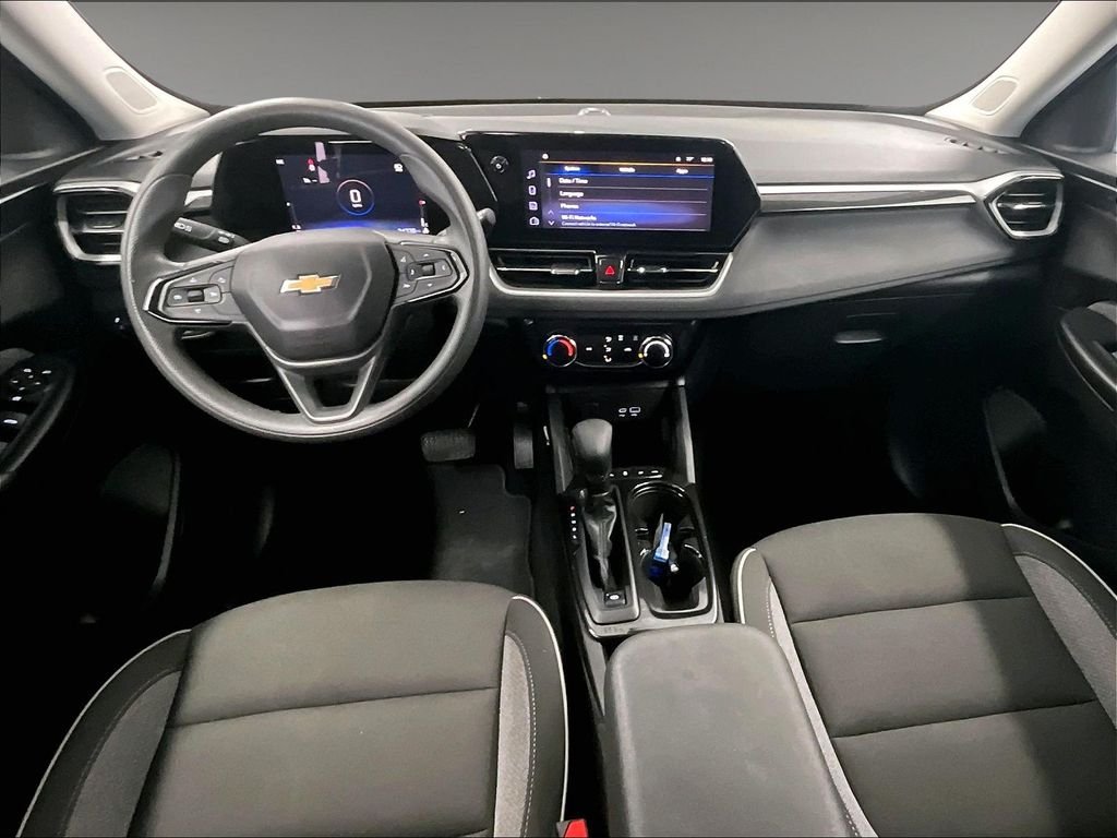 Used 2025 Sterling Gray Metallic Chevrolet LT image 21