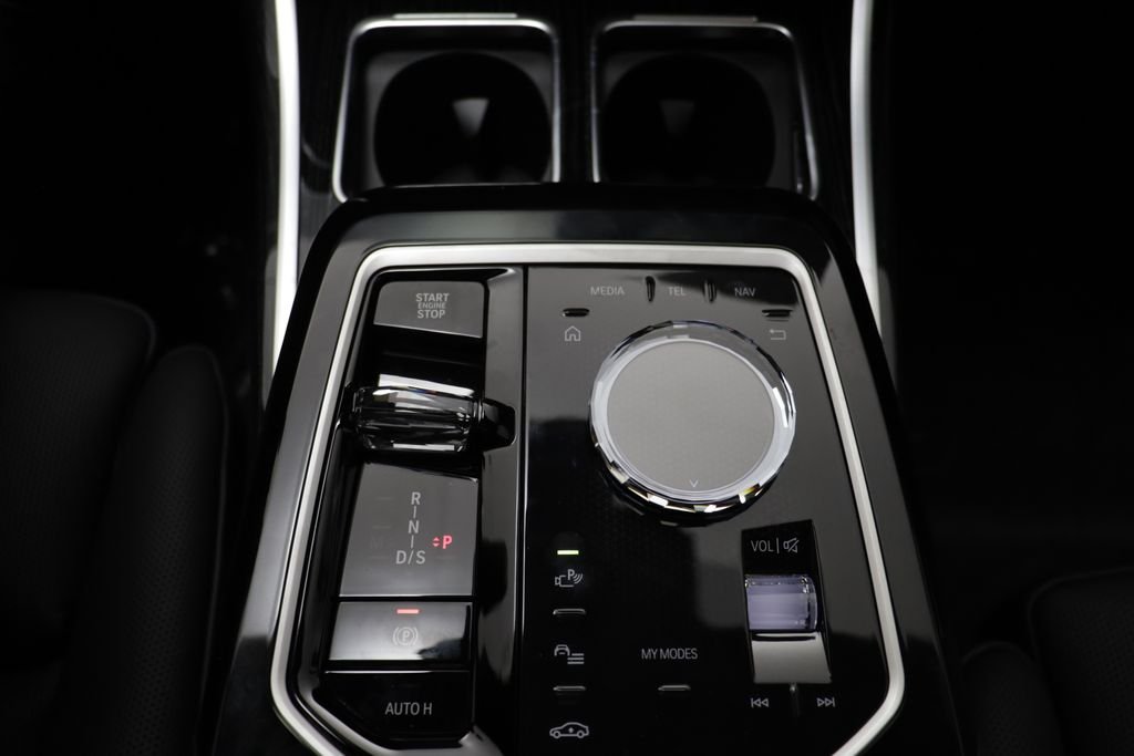 New 2026 Mineral White Metallic BMW 740i xDrive image 12