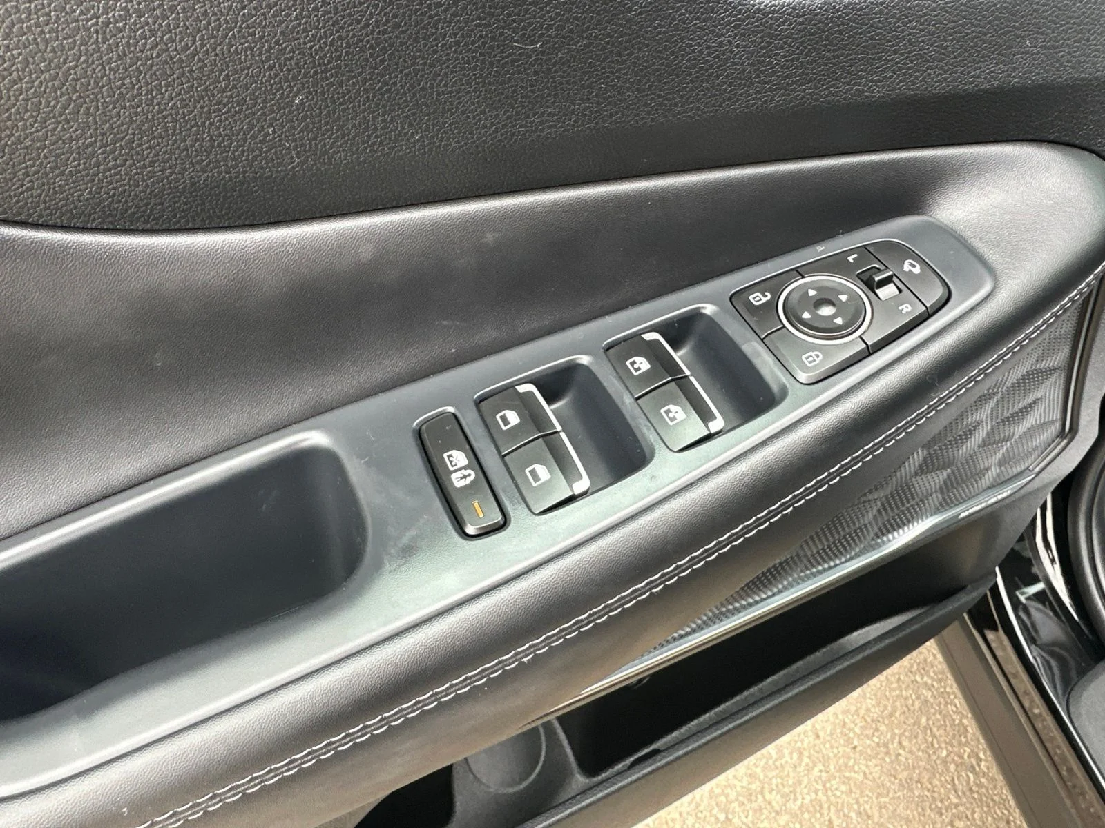 Used 2023 Black Hyundai Limited image 20