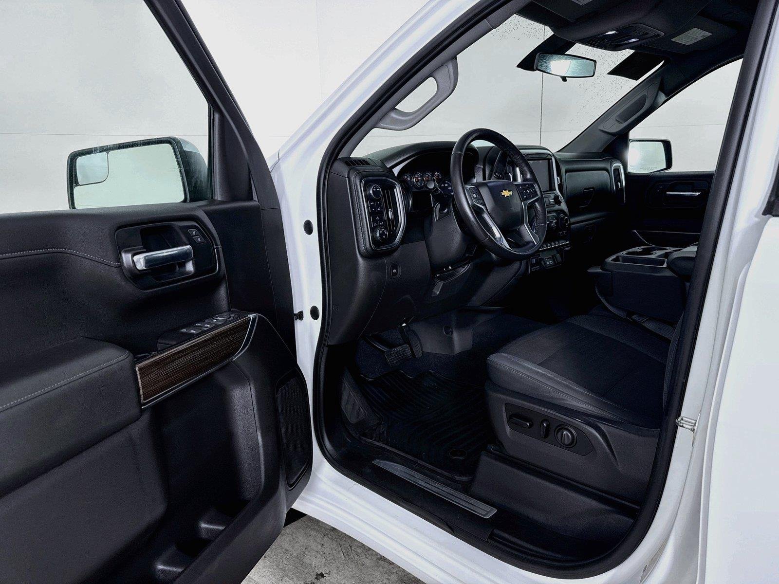Used 2020 SUMMIT WHITE Chevrolet LT image 3