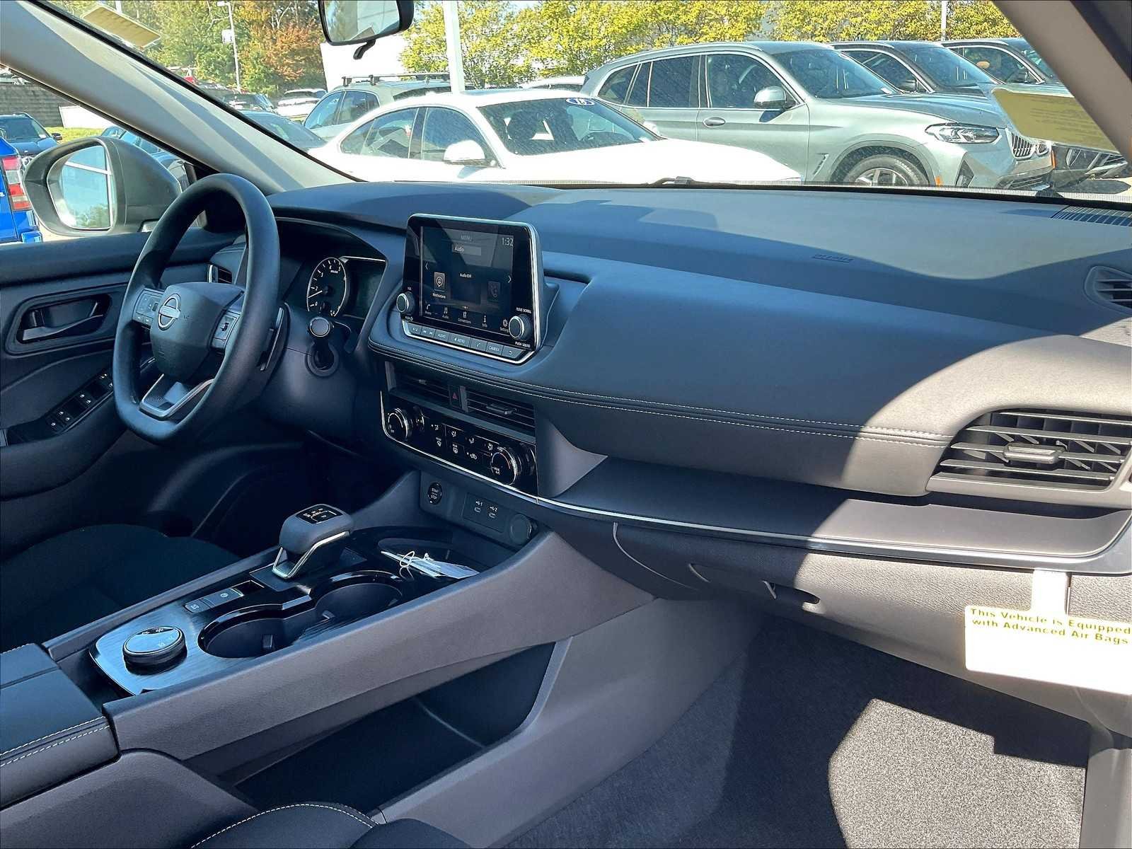 2025 Nissan Rogue S - Photo 9