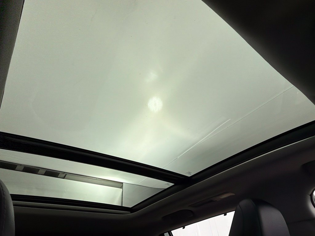 Used 2022 Beige Toyota Platinum image 33