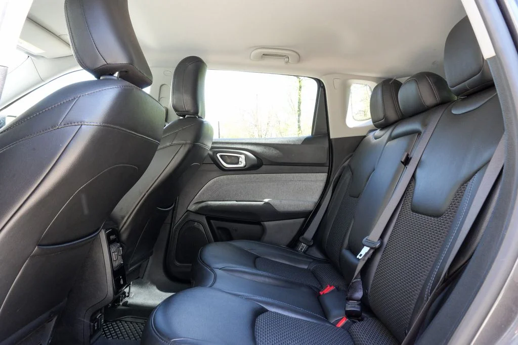 Used 2022 Gray Jeep Latitude image 38