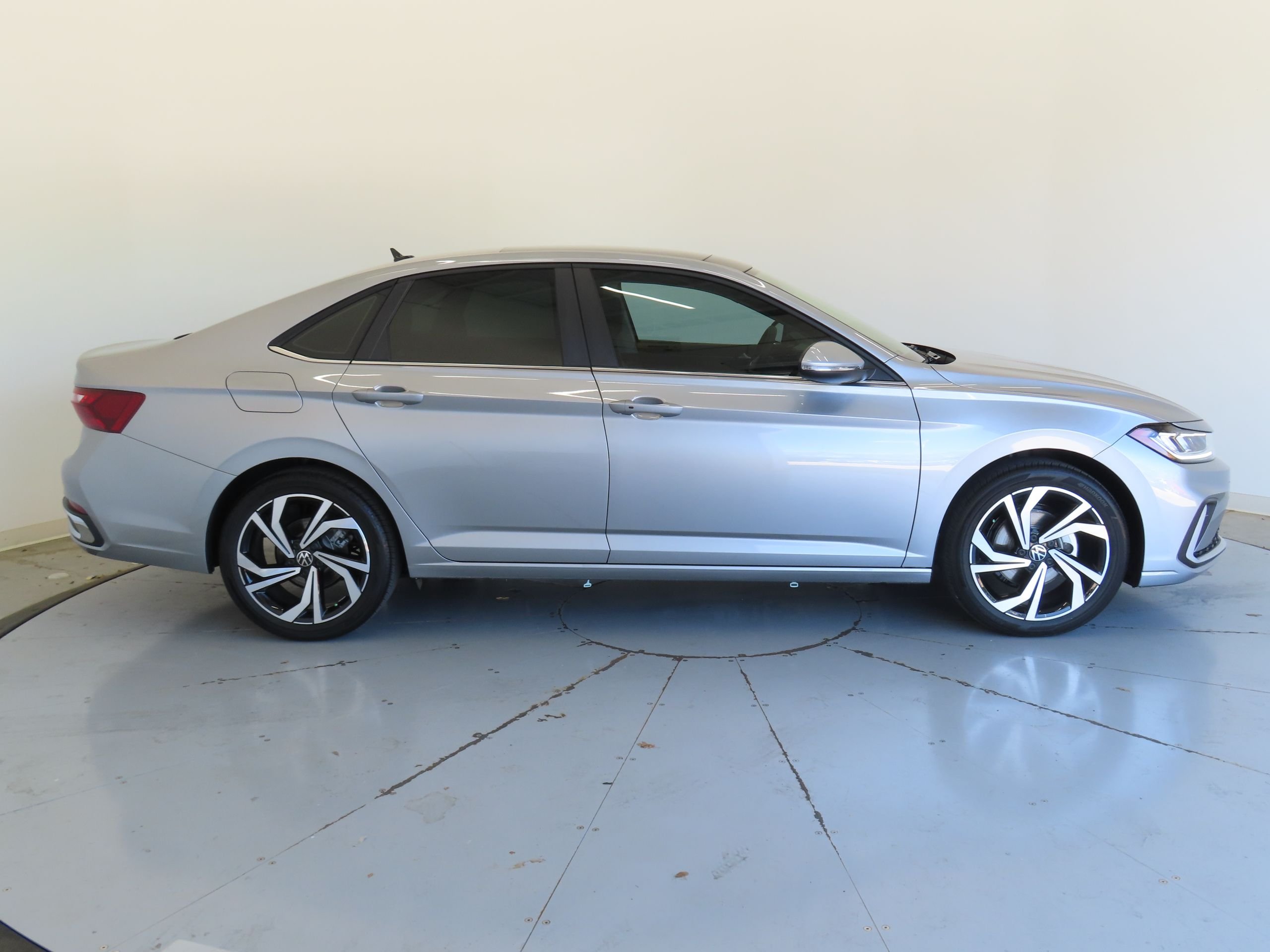 New 2026 Silver Volkswagen 1.5T SEL image 2