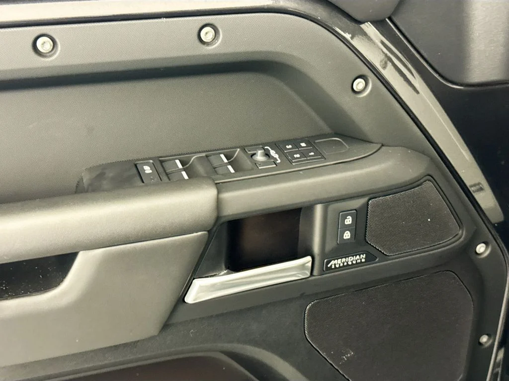 Used 2025 Gray Land Rover X-Dynamic SE image 18