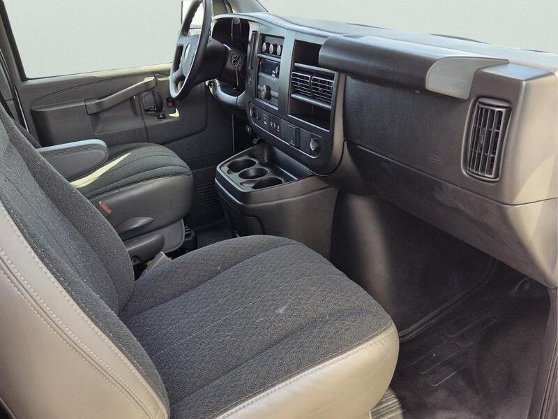 Used 2025 Summit White CHEVROLET RWD 2500 135" image 15