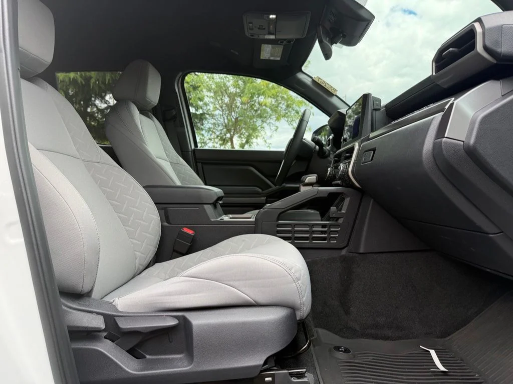Used 2025 White Toyota SR5 image 18