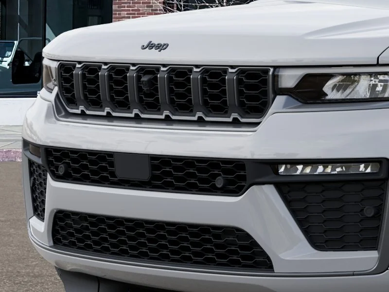 New 2026 Bright White Clear-Coat Exterior Paint Jeep Limited Reserve image 37