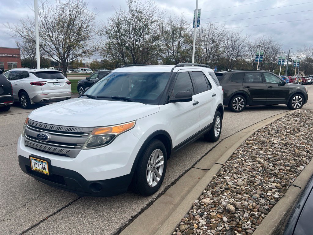 Used 2013 White Ford Base image 2
