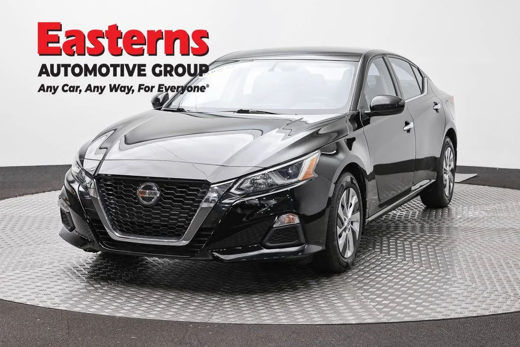 Used 2020 Black Nissan 2.5 S image 1