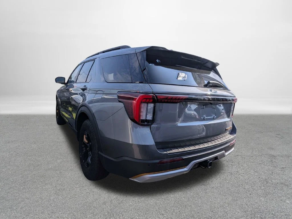 New 2026 Carbonized Gray Metallic Ford Tremor® image 4