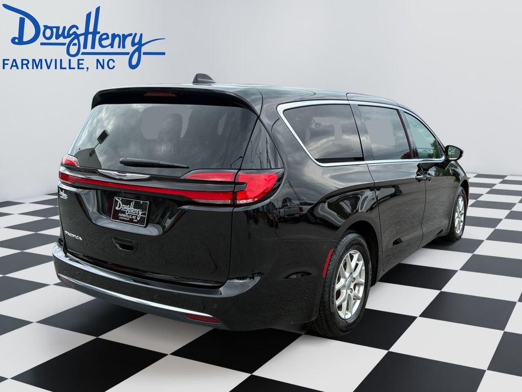 Used 2024 Black Chrysler Touring L image 5