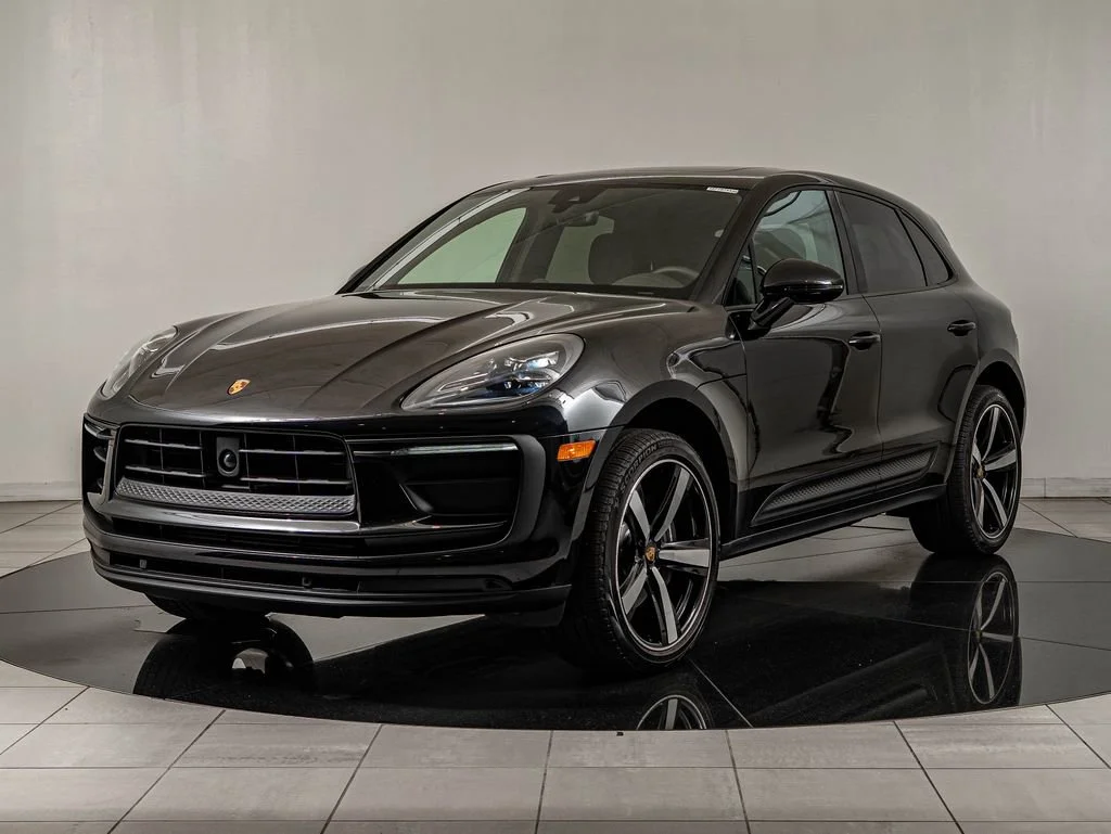 2025 Porsche Macan's photo