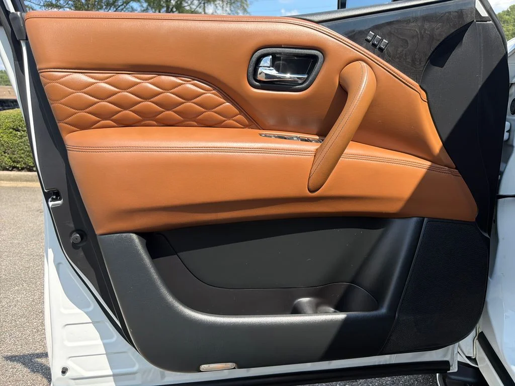 Used 2018 Moonstone White INFINITI  image 30