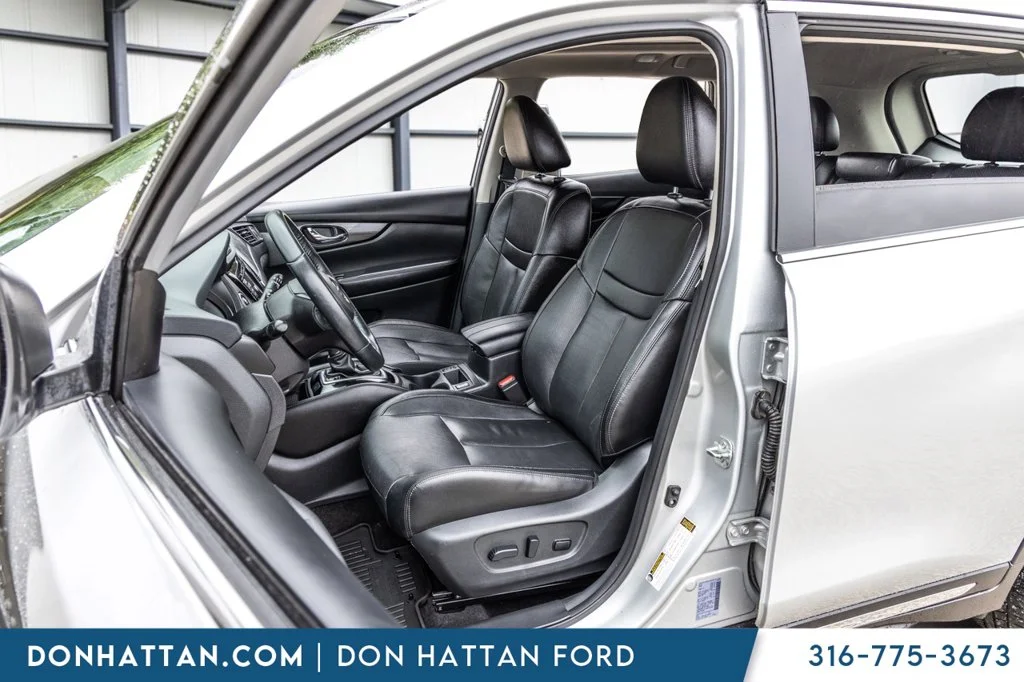 Used 2018 Silver Nissan SL image 15