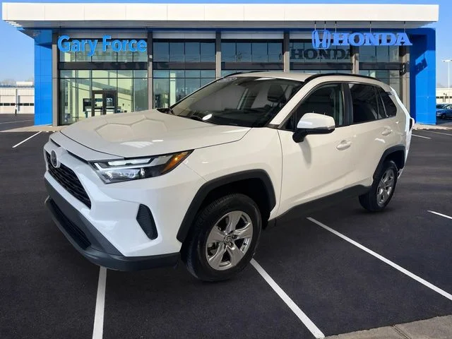 Used 2025 Ice Toyota XLE image 4