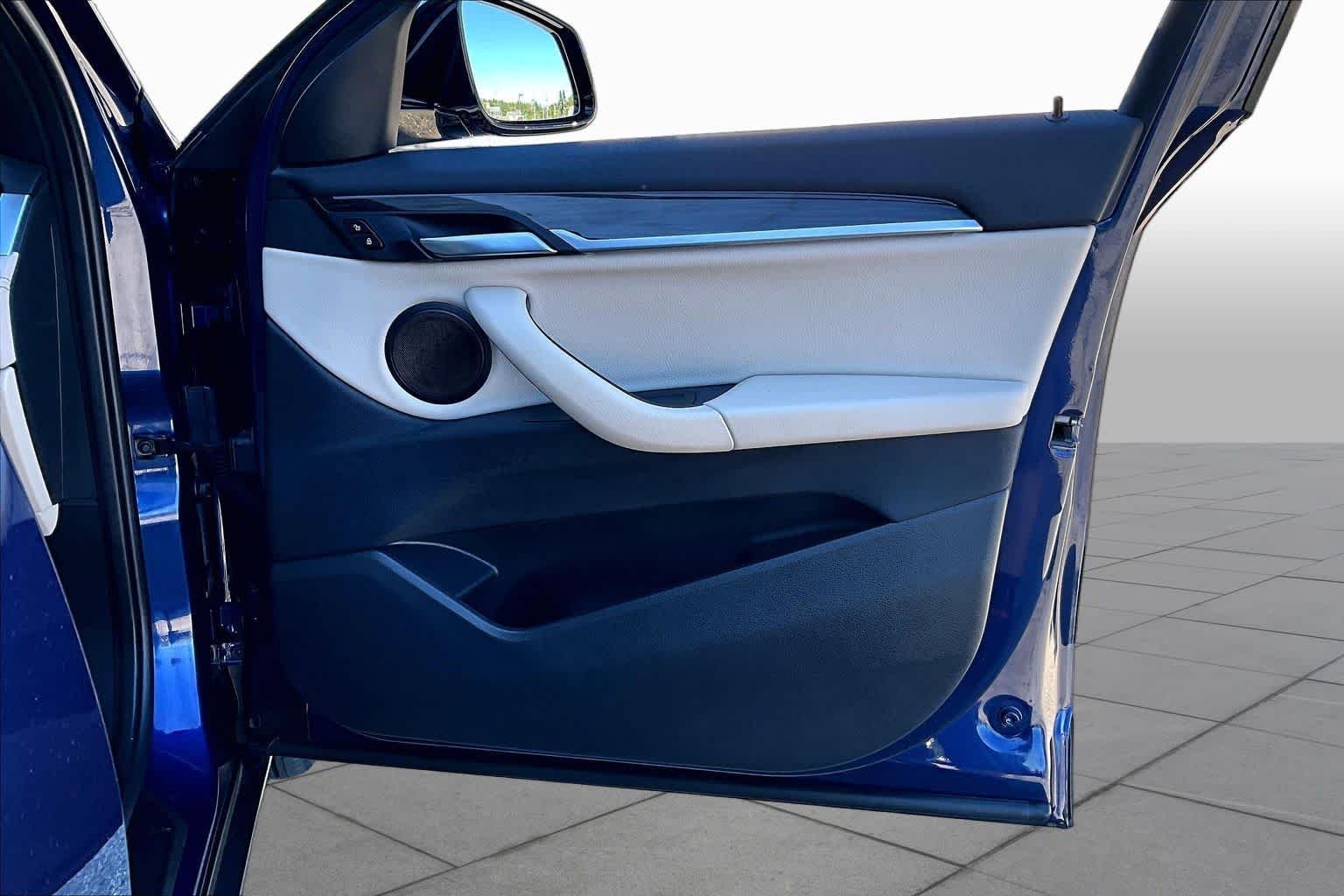 Used 2019 Mediterranean Blue Metallic BMW xDrive28i image 23