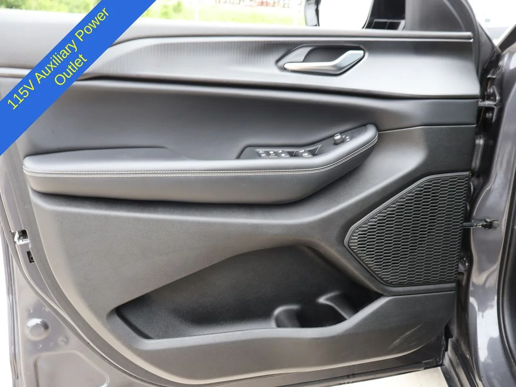 Used 2023 Gray Jeep Altitude X image 22