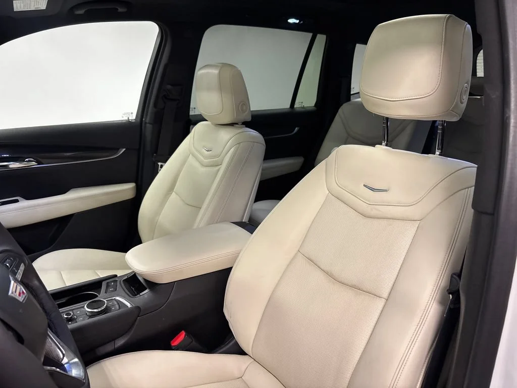 Used 2020 CRYSTAL WHITE TRICOAT Cadillac AWD Sport image 27