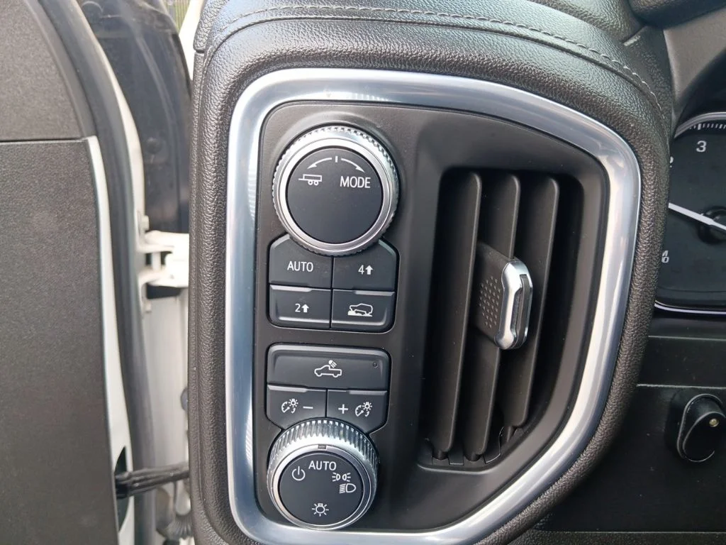 Used 2021 Summit White GMC SLE image 23
