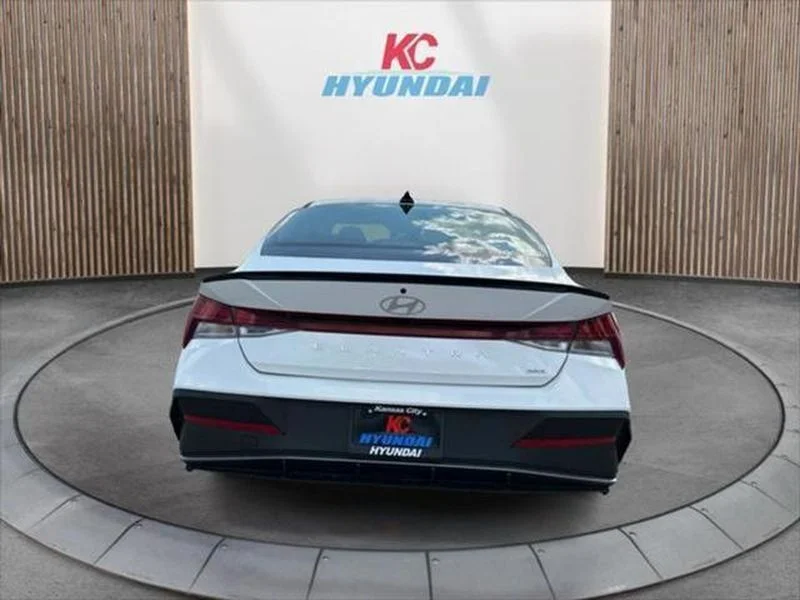 Used 2025 Serenity White Hyundai SEL Sport image 4