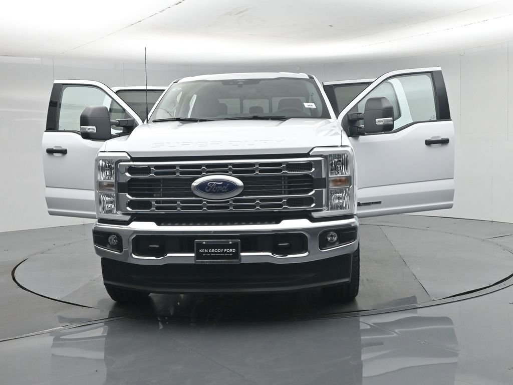 New 2026 Oxford White Ford XLT image 30