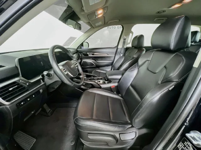 Used 2024 Black Kia LX image 10