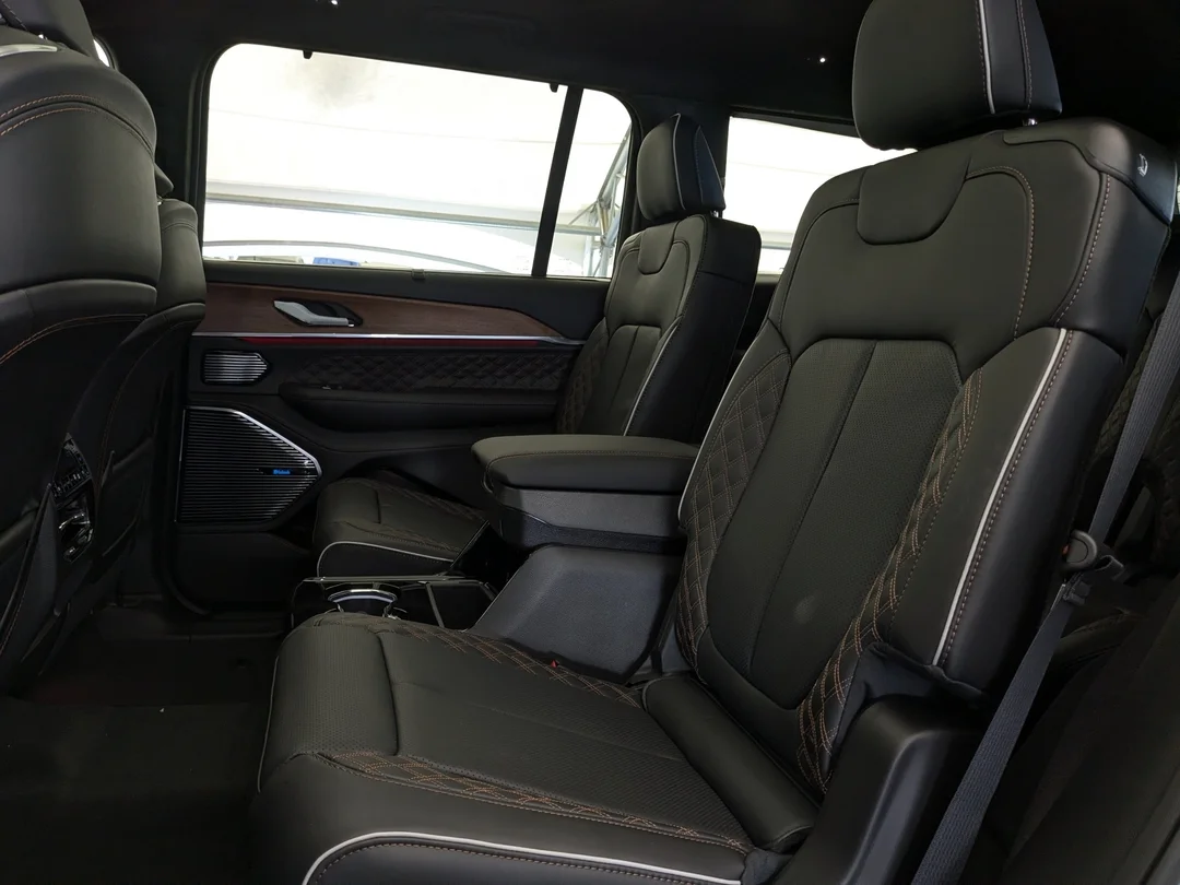 New 2026 White Jeep Summit - - 4x4 - Pano Sunroof - Palermo Lthr - Head-Up Display - Night Vision & More! image 37
