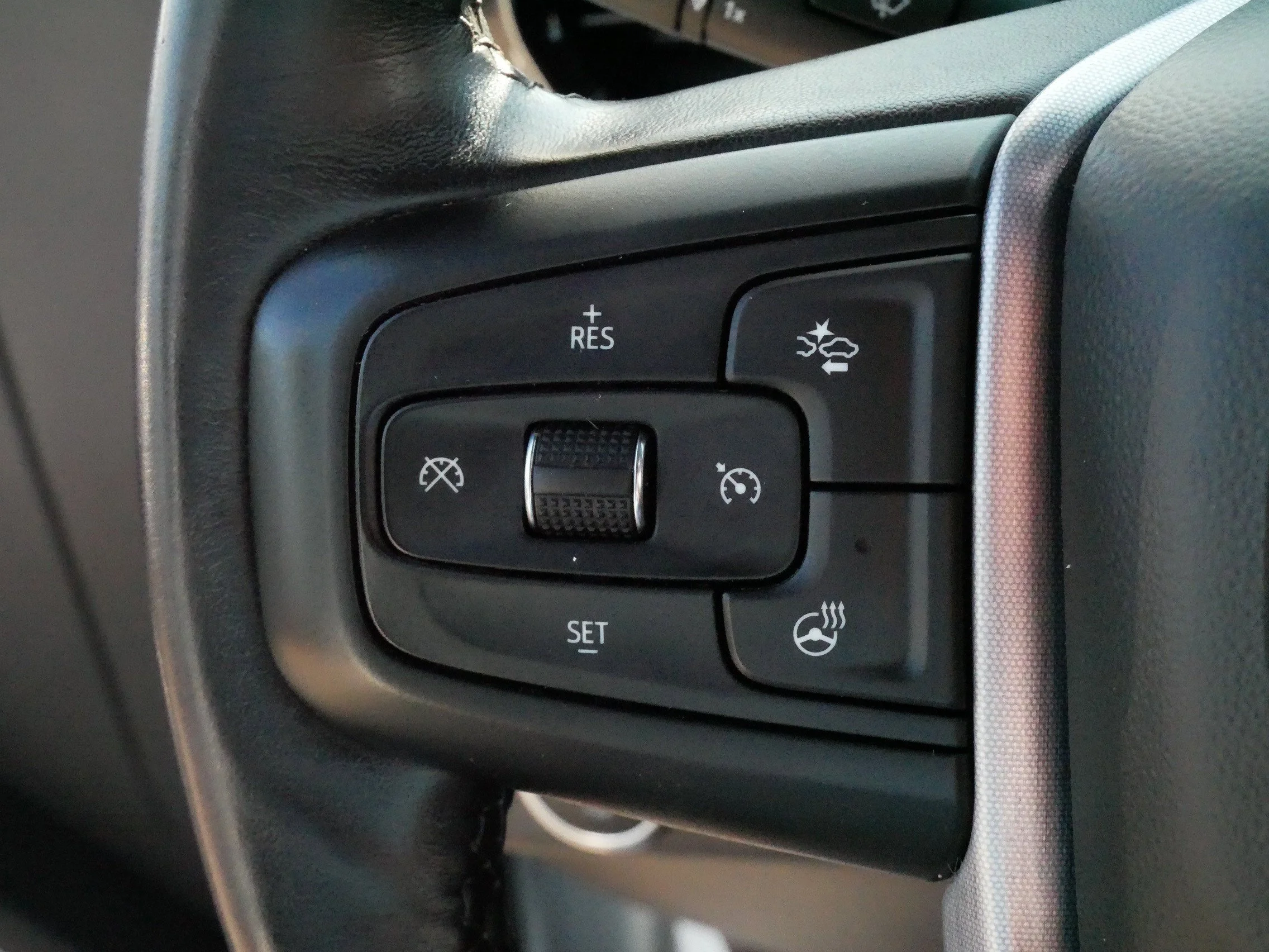 Used 2022 Summit White GMC SLE image 23