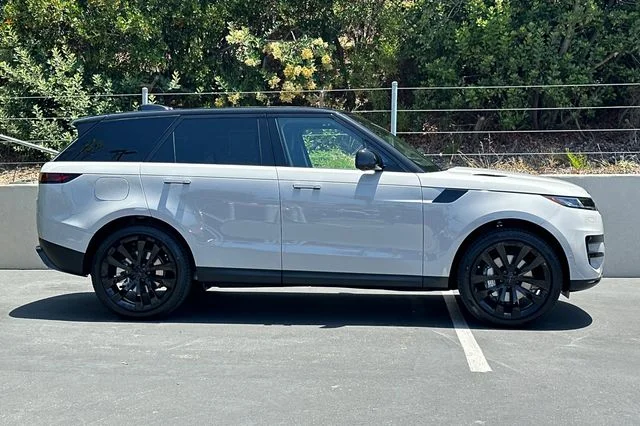 New 2026 Borasco Grey Land Rover SE image 6