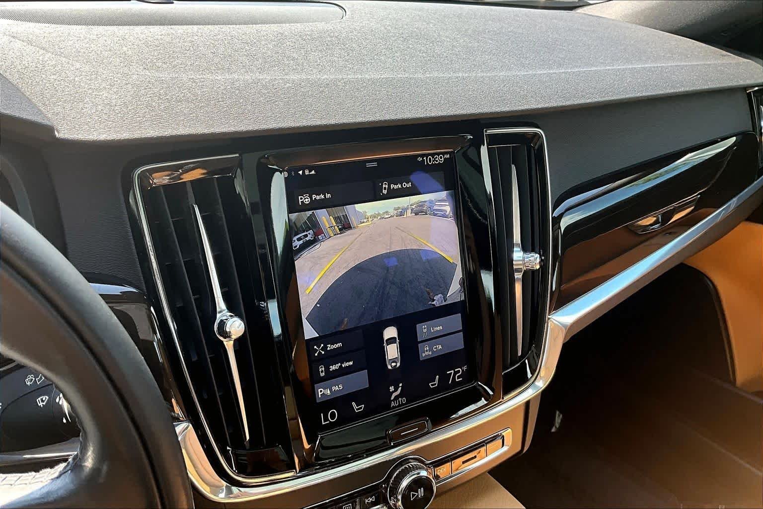 Used 2018 Crystal White Pearl Metallic Volvo Momentum image 29