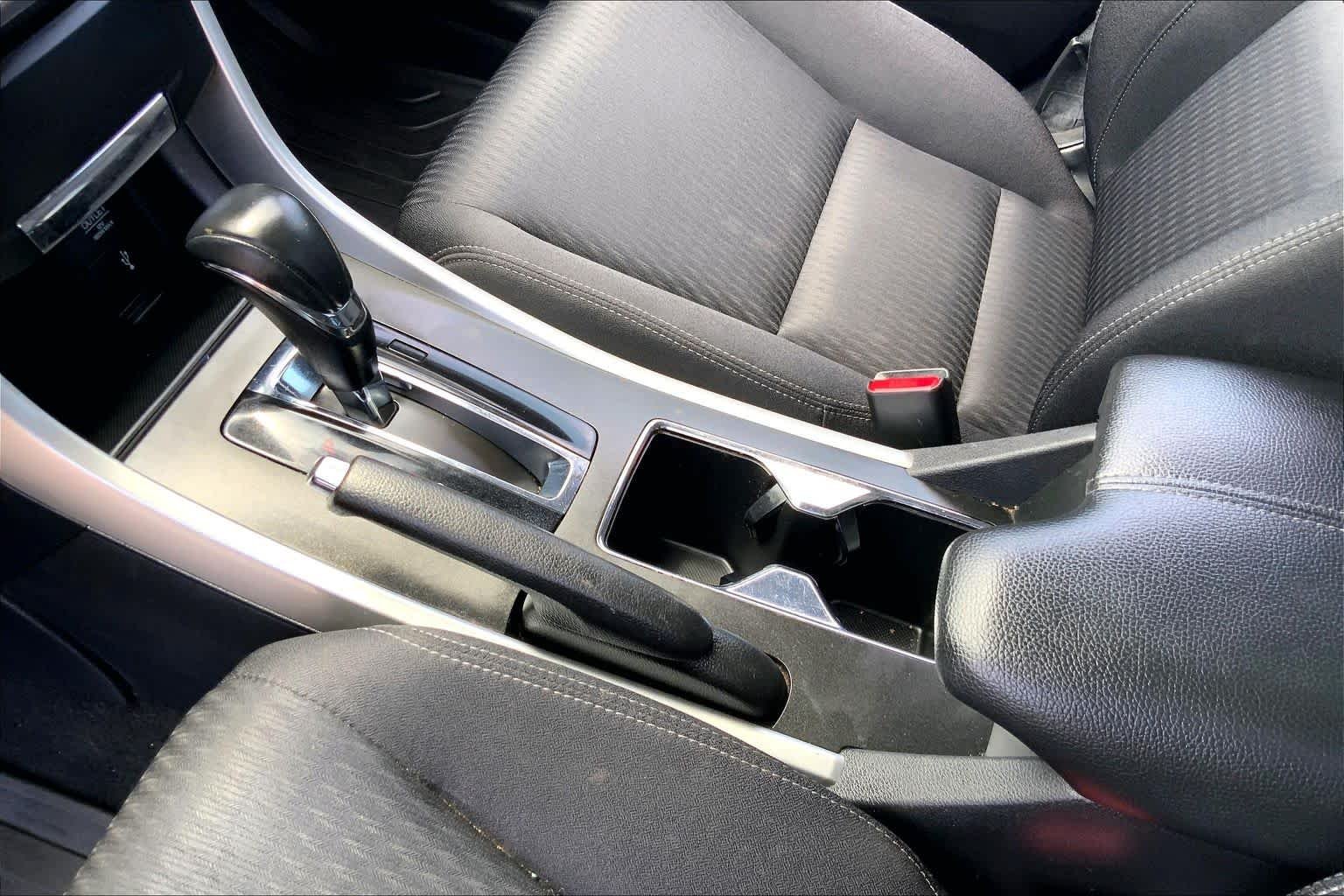 Used 2015 WHITE ORCHID PEARL Honda Sport image 16