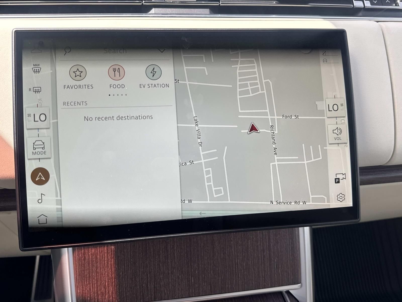 New 2026 Ostuni Pearl White LAND ROVER SE PHEV image 11