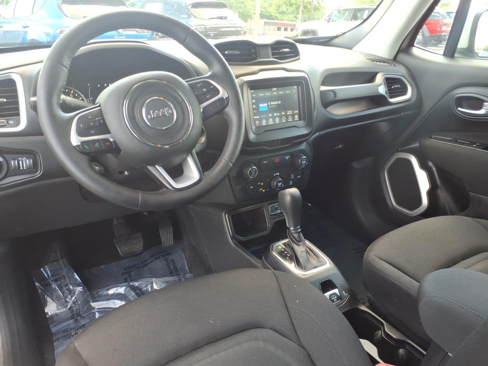 Used 2019 Glacier Metallic Clearcoat Jeep Latitude image 20