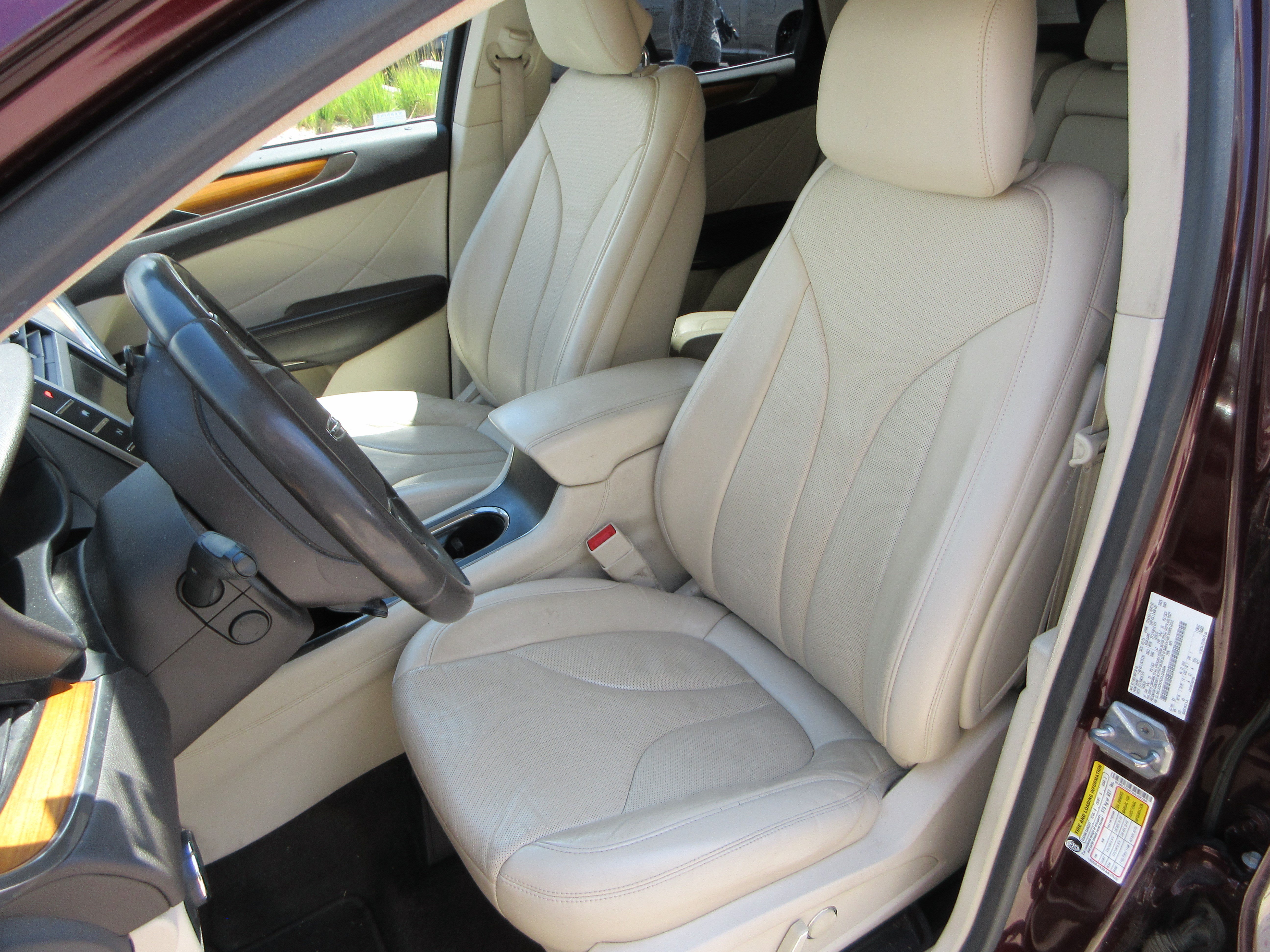 Used 2016 Burgundy Velvet Metallic Tinted Clearcoat Lincoln Reserve image 21