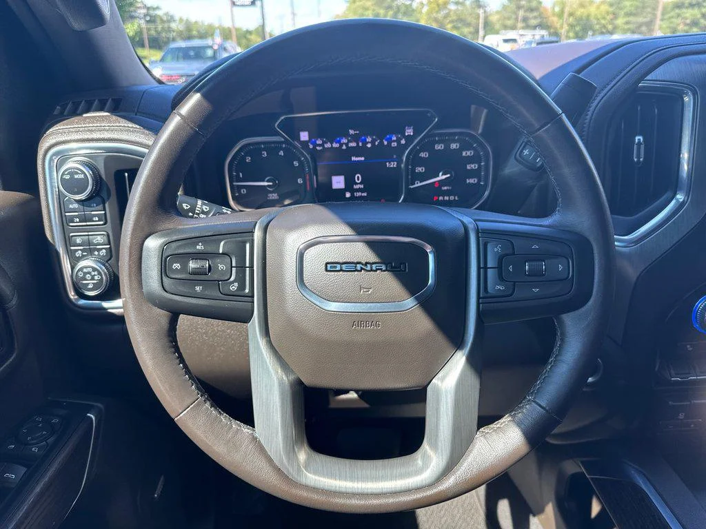 Used 2022 Pacific Blue Metallic GMC 