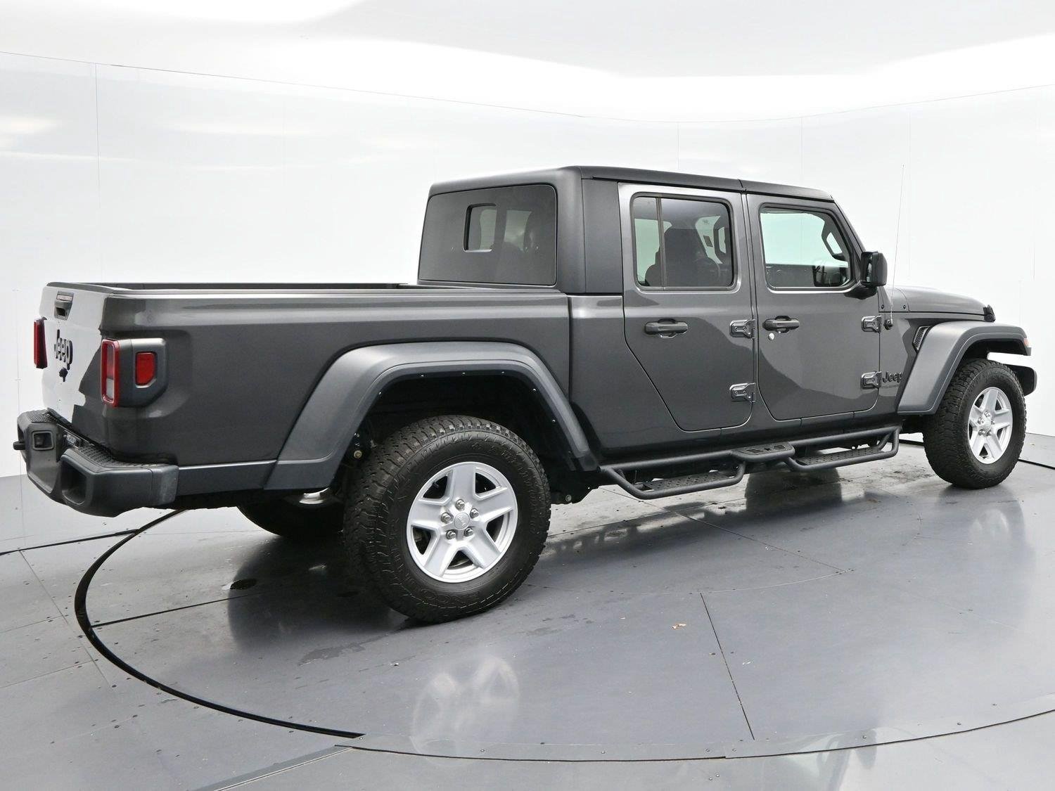 Used 2023 Granite Crystal Metallic Clearcoat Jeep Sport S image 7