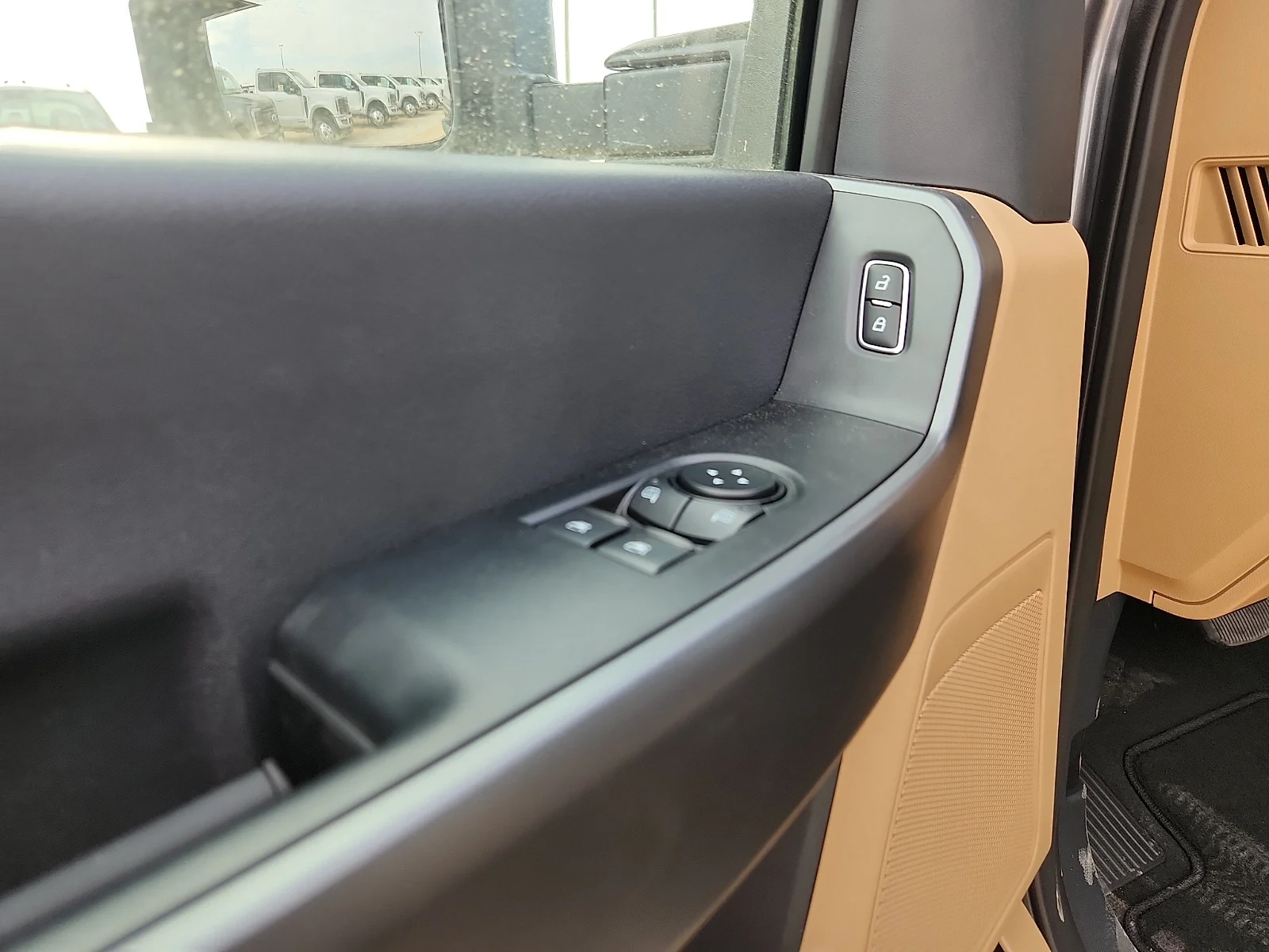 New 2027 Carbonized Gray Metallic Ford XLT image 15