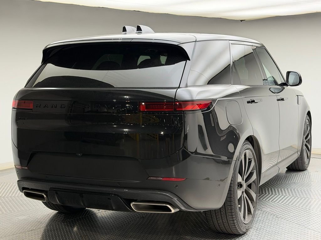 Used 2026 Santorini Black Metallic Land Rover SE image 2