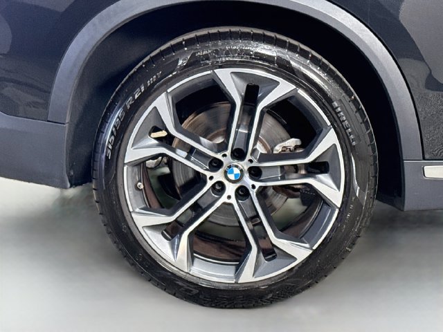 Used 2024 Black Sapphire Metallic BMW sDrive40i image 29