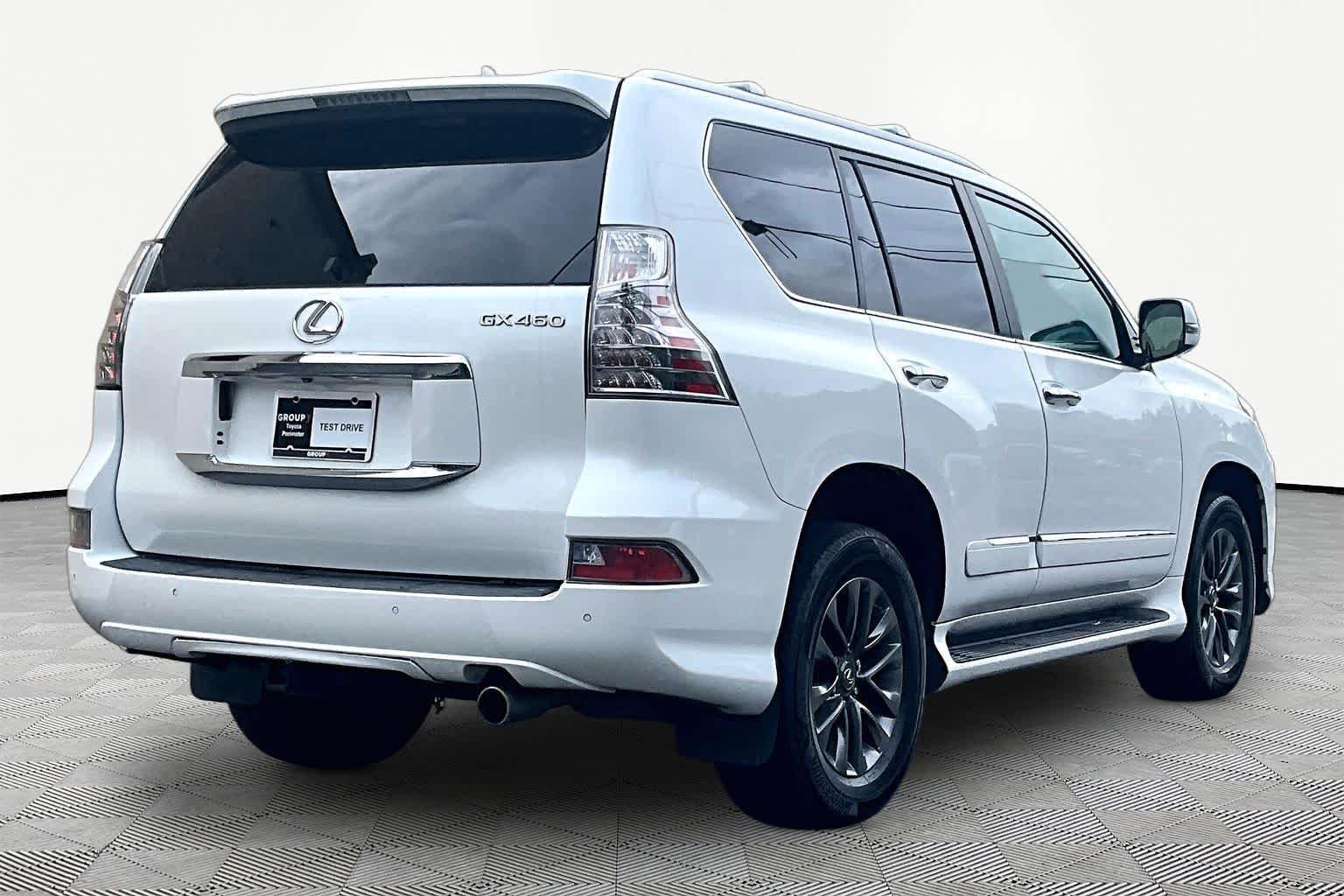 Used 2015 Starfire Pearl Lexus Luxury image 12