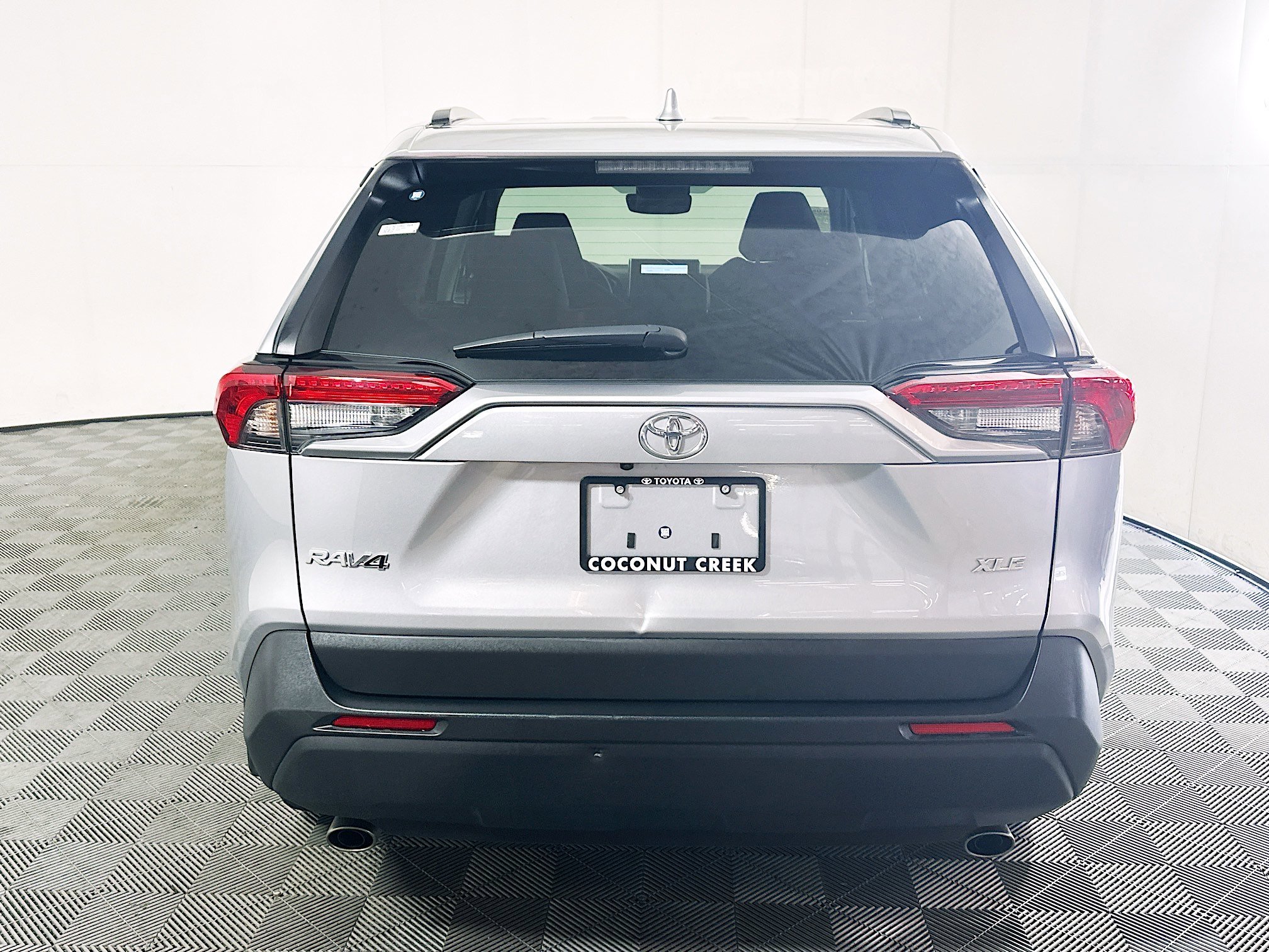 2025 Toyota RAV4 thumbnail 6