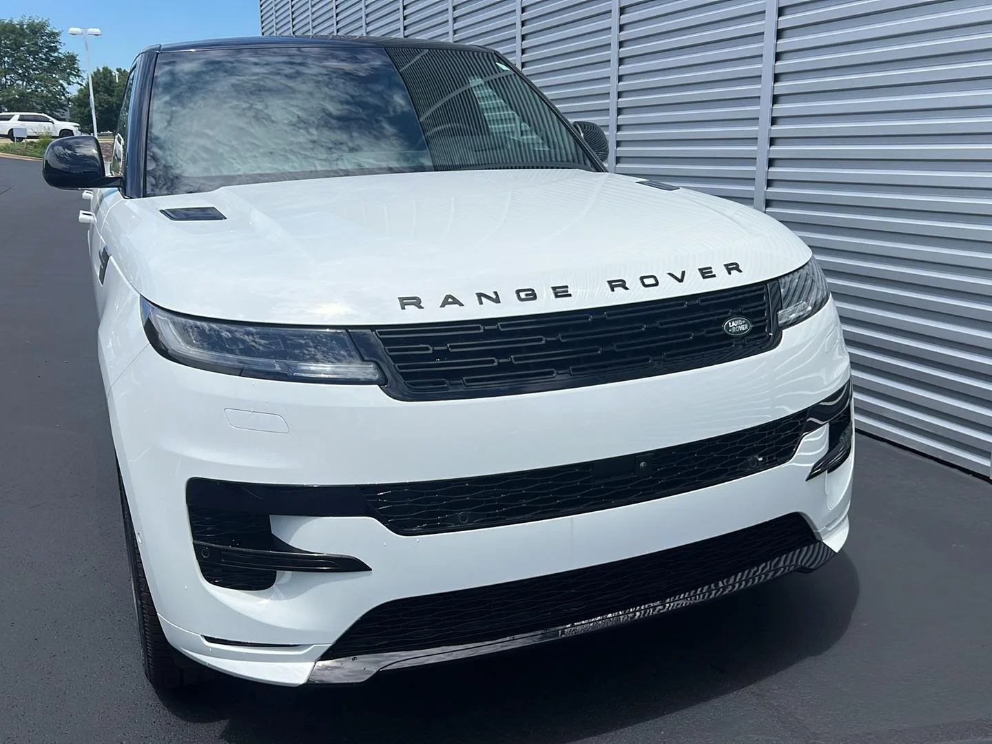 New 2026 Fuji White Land Rover Dynamic SE image 8