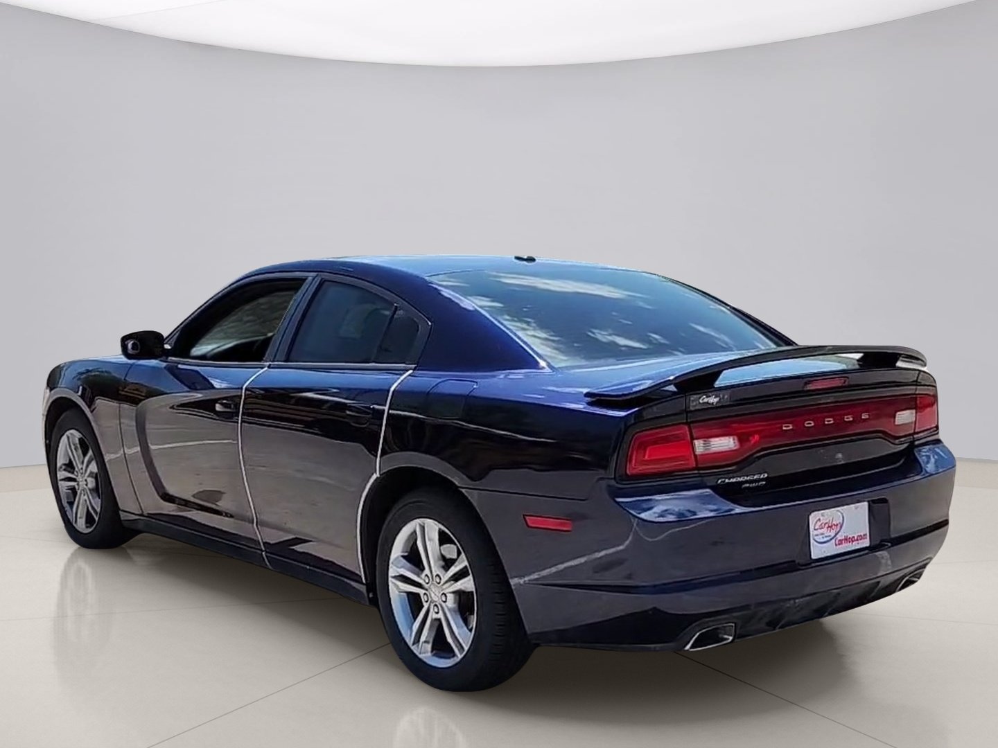 Used 2013 Blue Dodge SXT image 3